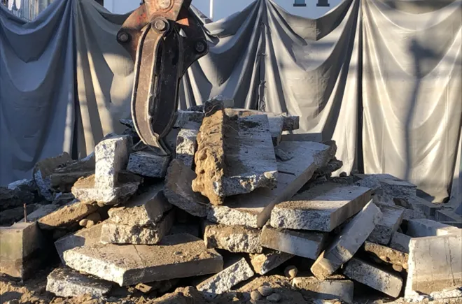 がれきの撤去および土地の清掃